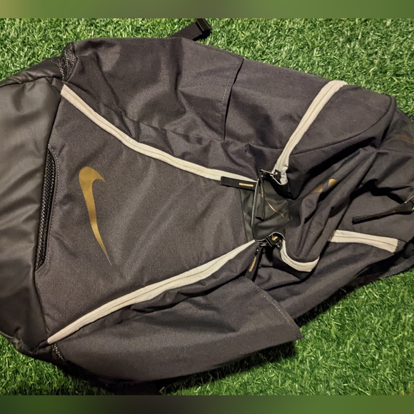 Nike quad zip backpack - Picture 3 of 4